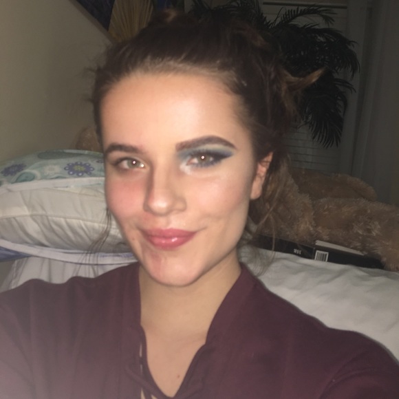 Meet your Posher, Kylie - Picture 5 of 8